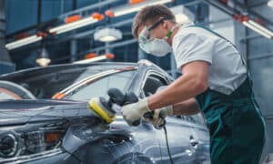 Why Get Your Car Serviced in a Dubai Independent Workshop?