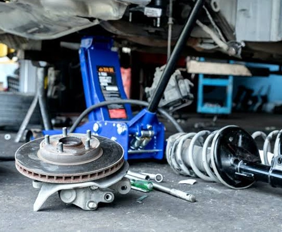 Car Workshop Service for Brakes and Suspension
